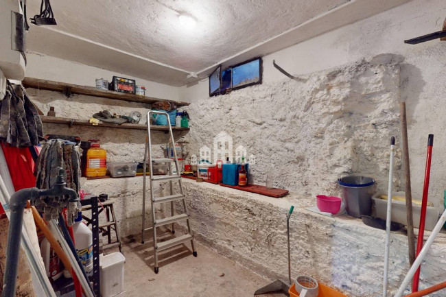 Casa semindipendente in vendita a Valchiusa