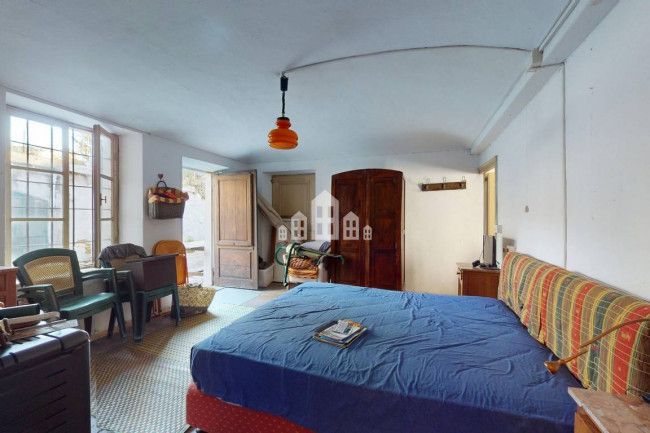Casa semindipendente in vendita a Valchiusa