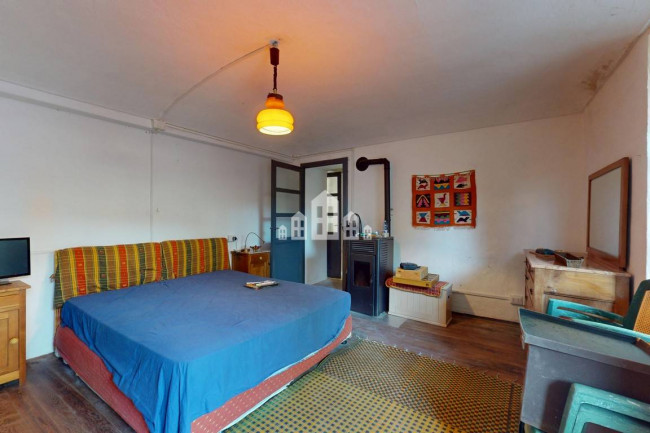 Casa semindipendente in vendita a Valchiusa