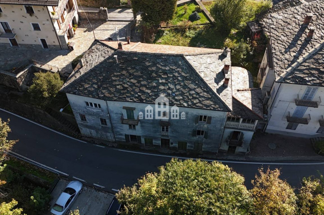 Casa semindipendente in vendita a Valchiusa