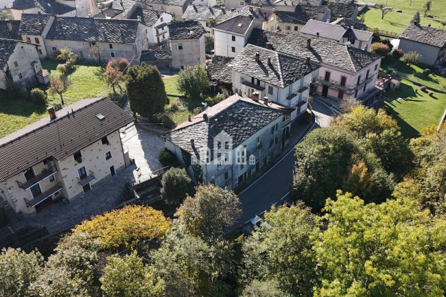 Casa semindipendente in vendita a Valchiusa
