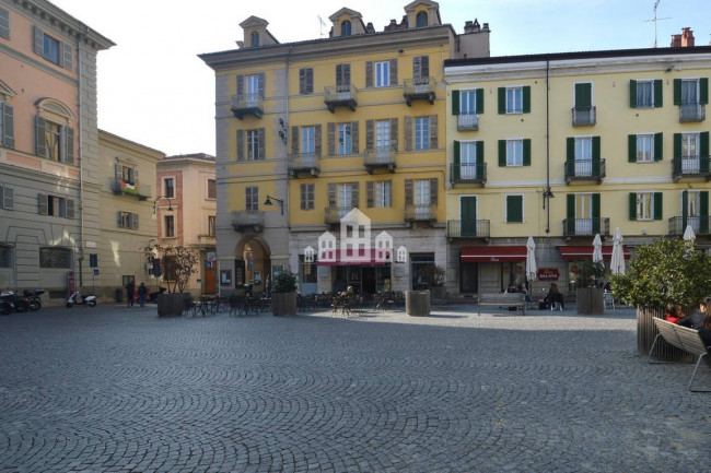 Attività commerciale in vendita a Ivrea