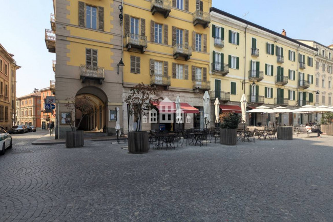 Attività commerciale in vendita a Ivrea