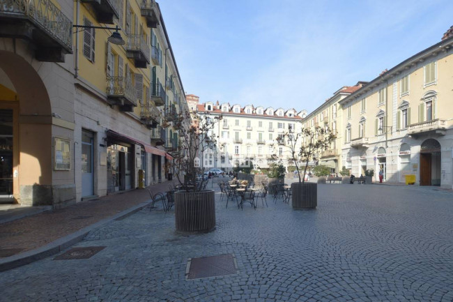 Attività commerciale in vendita a Ivrea