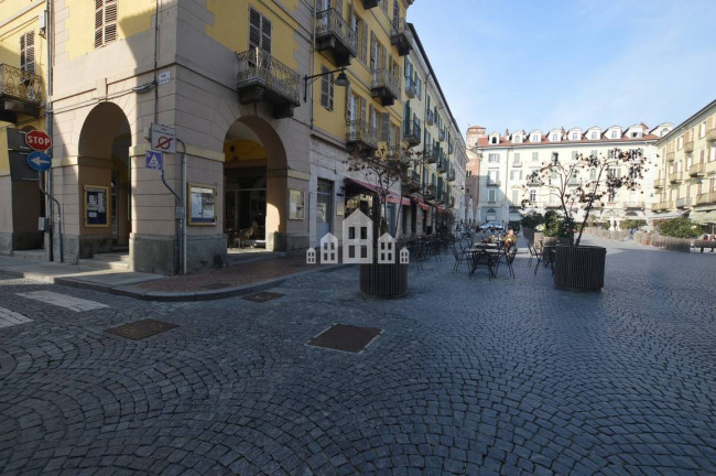 Attività commerciale in vendita a Ivrea