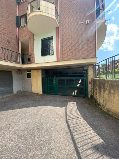 Box o garage in Affitto a Guidonia Montecelio