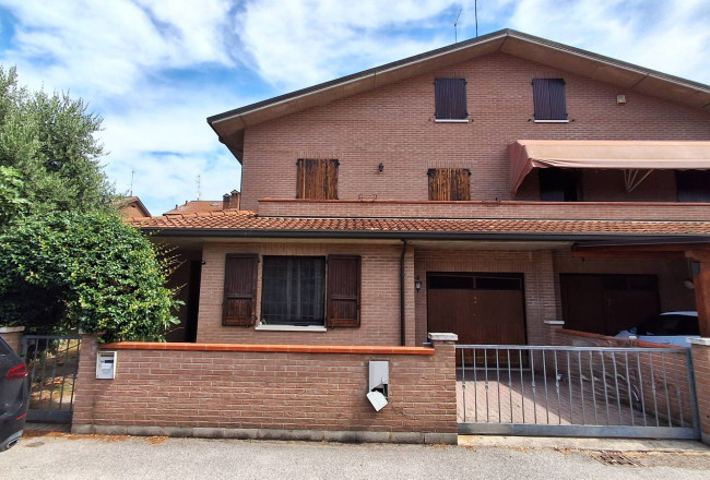 villetta trifamigliare in Affitto a Ferrara