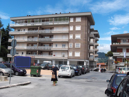 Locale commerciale in affitto a Isernia