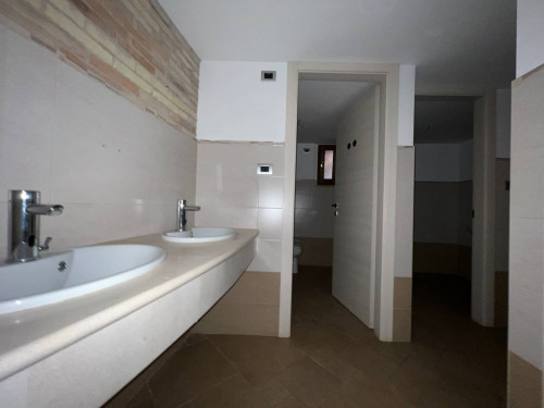 Locale commerciale in affitto a Campobasso