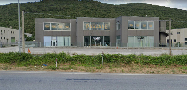 Locale commerciale in affitto a Monteroduni