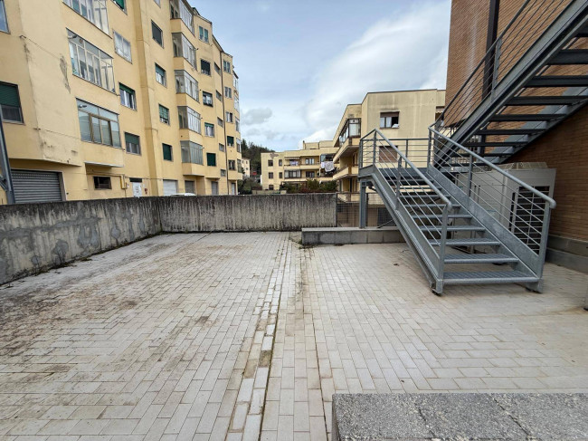 Locale commerciale in affitto a Campobasso