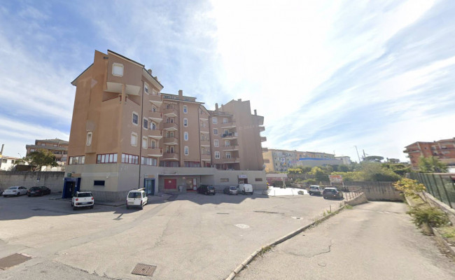 Locale commerciale in affitto a Campobasso
