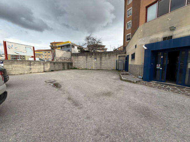 Locale commerciale in affitto a Campobasso