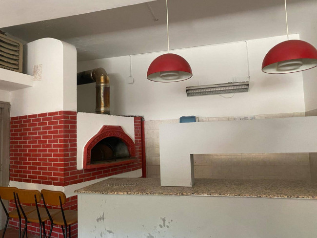 Fabbricato su più livelli in affitto a Pesche