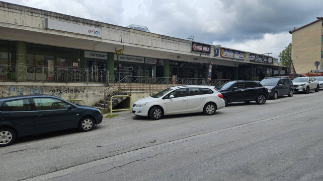 Locale commerciale in affitto a Isernia