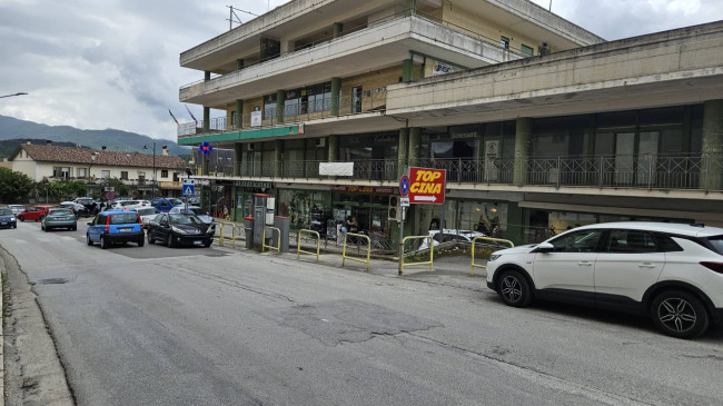 Locale commerciale in affitto a Isernia