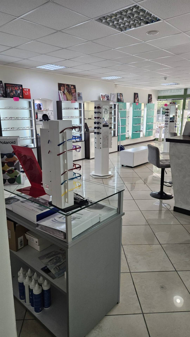 Locale commerciale in affitto a Isernia