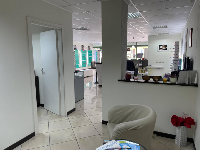 Locale commerciale in affitto a Isernia