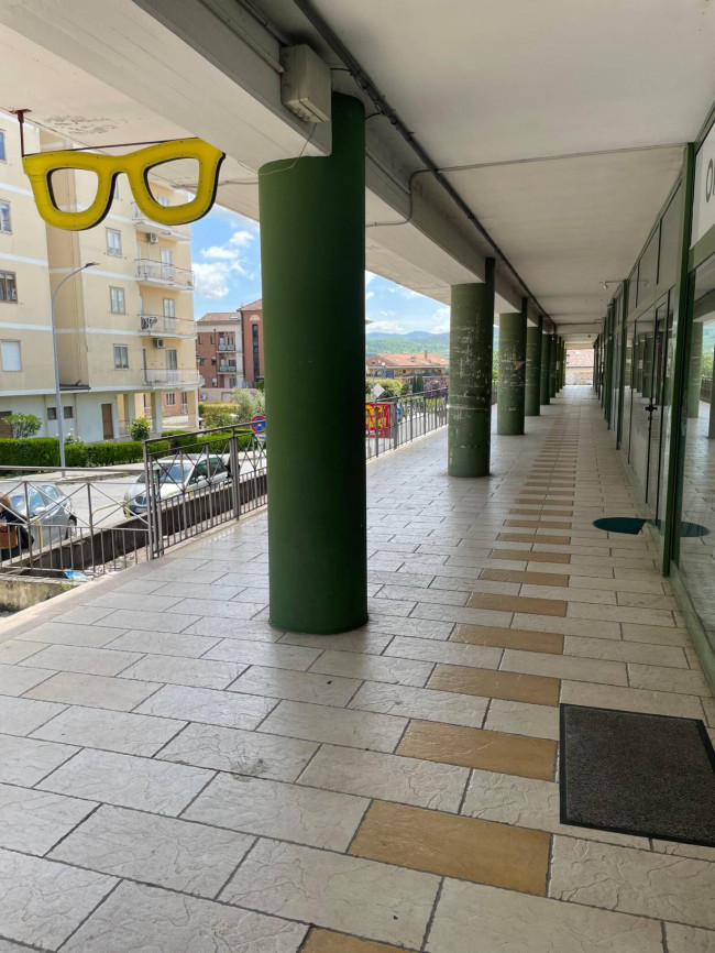 Locale commerciale in affitto a Isernia