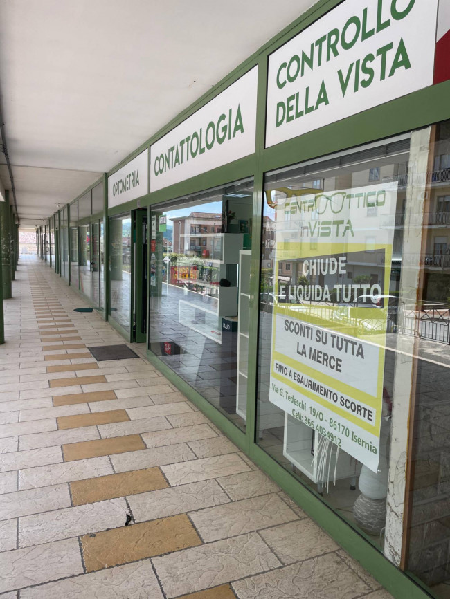 Locale commerciale in affitto a Isernia