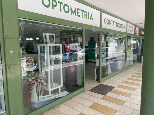 Locale commerciale in affitto a Isernia