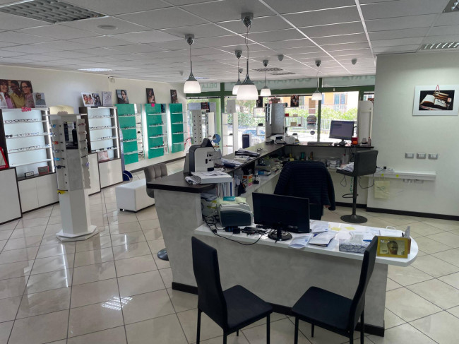 Locale commerciale in affitto a Isernia