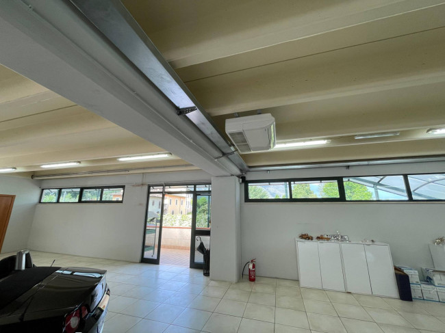 Locale commerciale in affitto a Sora