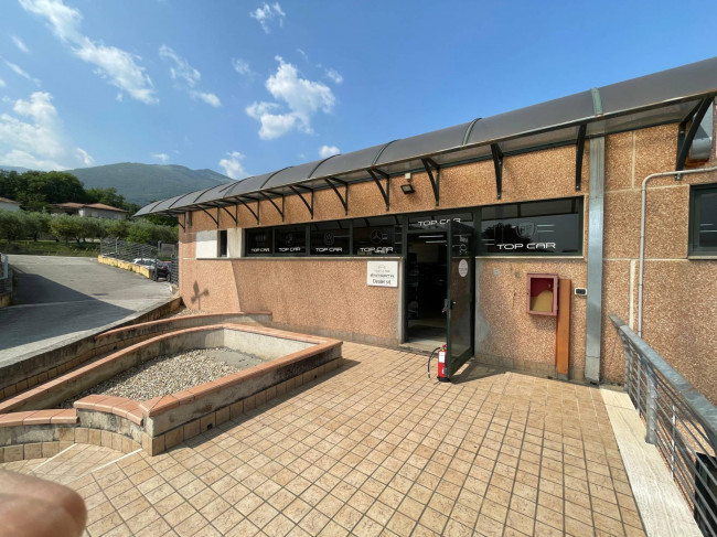 Locale commerciale in affitto a Sora