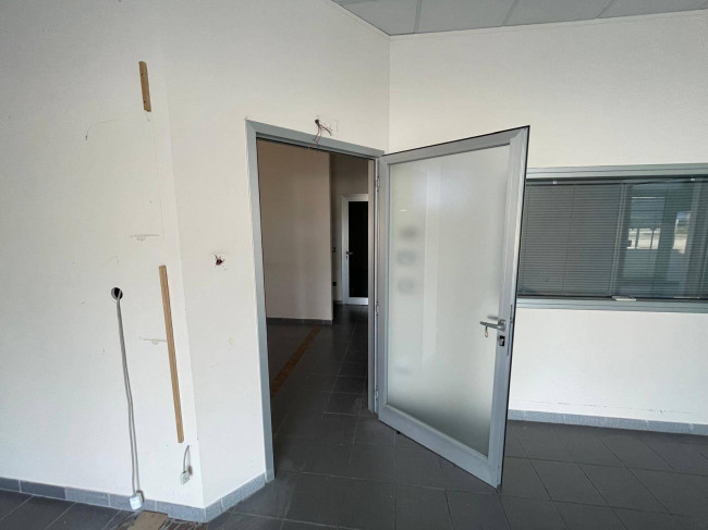 Locale commerciale in affitto a Monteroduni