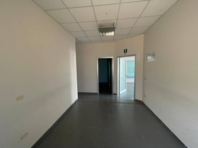 Locale commerciale in affitto a Monteroduni