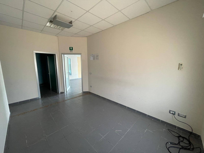 Locale commerciale in affitto a Monteroduni