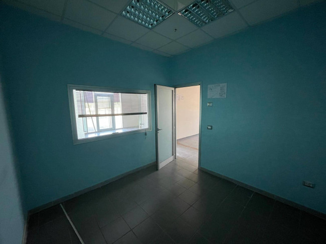Locale commerciale in affitto a Monteroduni