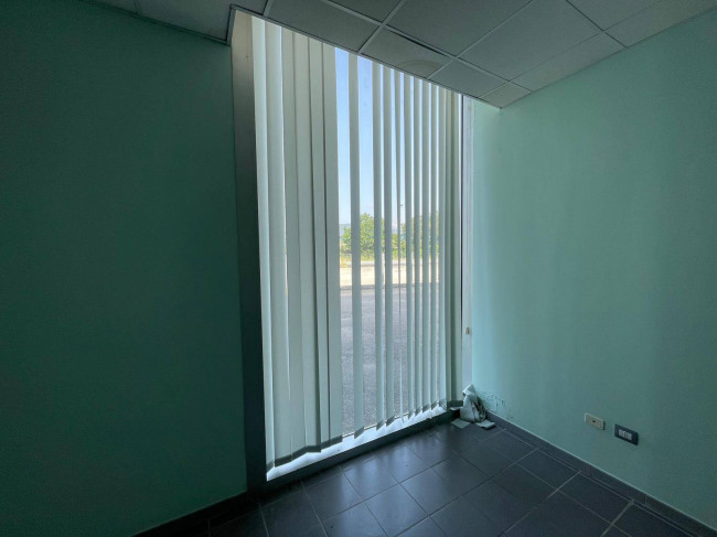 Locale commerciale in affitto a Monteroduni