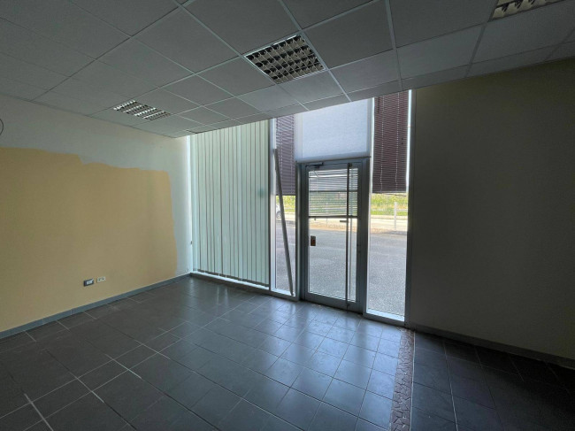 Locale commerciale in affitto a Monteroduni