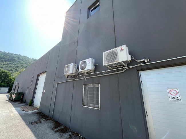 Locale commerciale in affitto a Monteroduni
