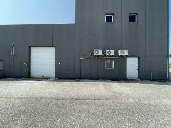Locale commerciale in affitto a Monteroduni