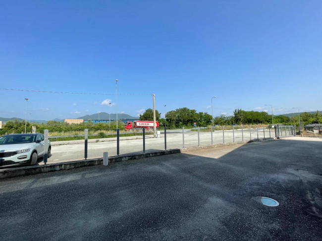 Locale commerciale in affitto a Monteroduni