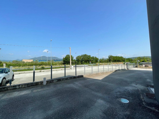Locale commerciale in affitto a Monteroduni