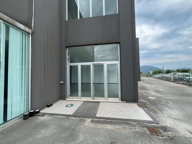 Locale commerciale in affitto a Monteroduni