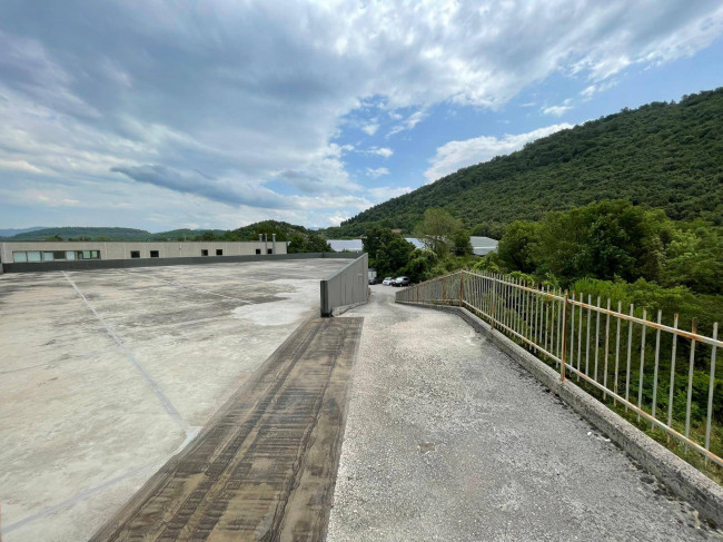 Locale commerciale in affitto a Monteroduni