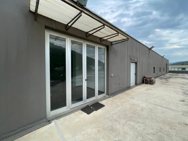 Locale commerciale in affitto a Monteroduni