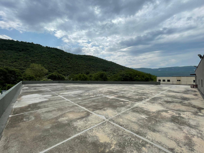 Locale commerciale in affitto a Monteroduni