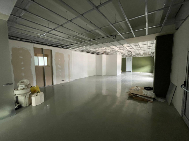Locale commerciale in affitto a Monteroduni
