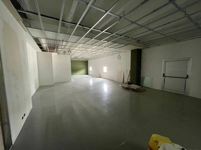 Locale commerciale in affitto a Monteroduni