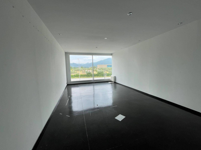 Locale commerciale in affitto a Monteroduni