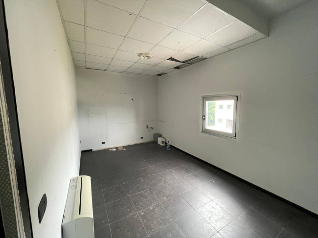 Locale commerciale in affitto a Monteroduni