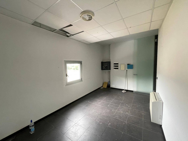 Locale commerciale in affitto a Monteroduni