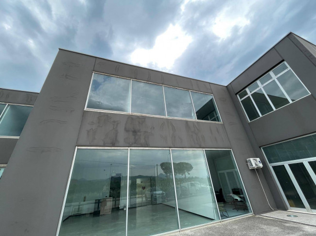 Locale commerciale in affitto a Monteroduni