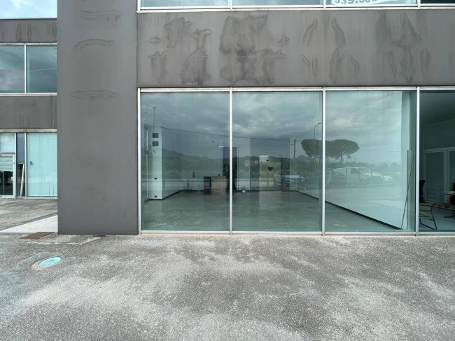 Locale commerciale in affitto a Monteroduni