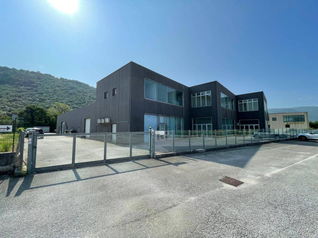 Locale commerciale in affitto a Monteroduni